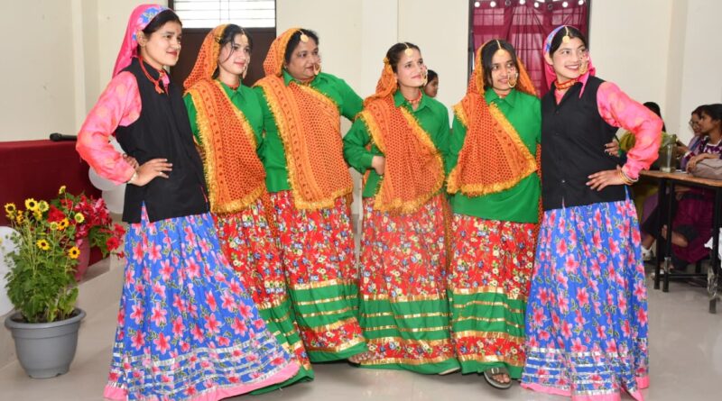 नरेन्द्रनगर महाविद्यालय में पत्रकारिता विभाग की छात्र परिषद द्वारा विभिन्न प्रतियोगिताओं का आयोजन