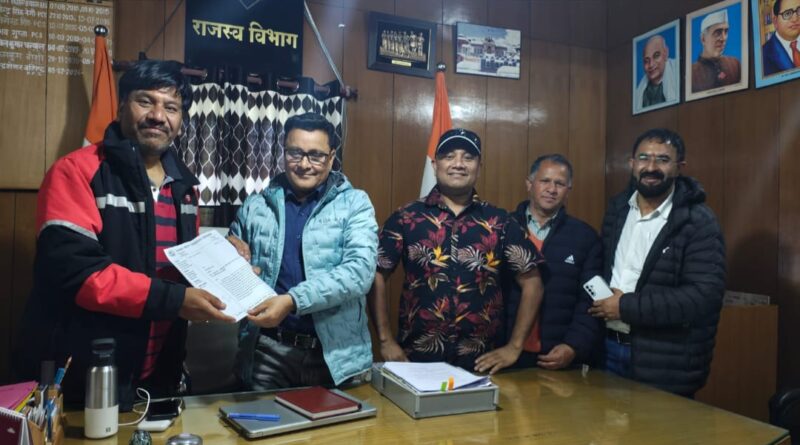 यात्रियों की संख्या सीमित करने के विरोध में 25 अप्रैल को चारधाम मार्ग बंद रखने की चेतावनी