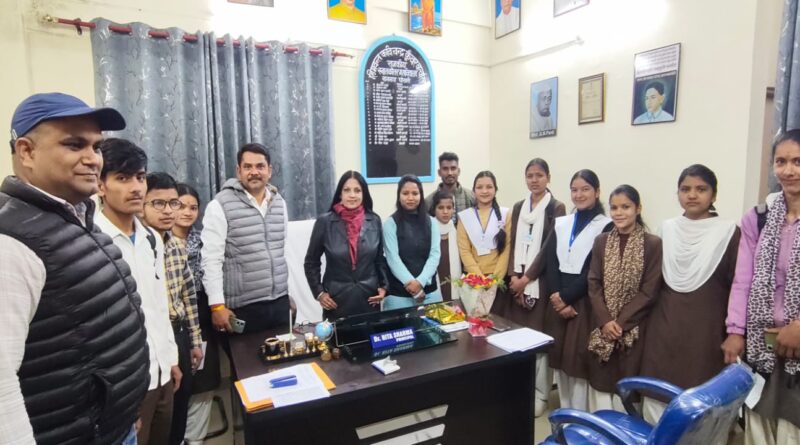 निर्धन छात्र-छात्राओं को मिली छात्रवृत्ति, उच्च शिक्षा के लिए बढ़ा हौसला