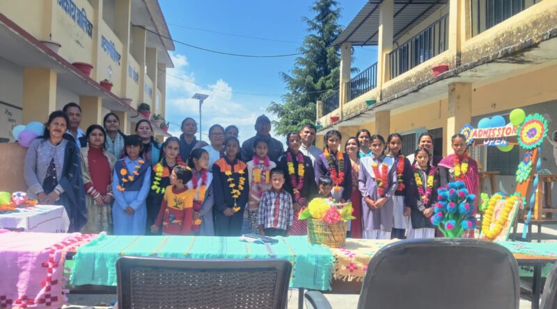 प्रवेशोत्सव में नवप्रवेशी छात्र-छात्राओं का उत्साहवर्धन, छात्र संख्या बढ़ाने पर जोर 