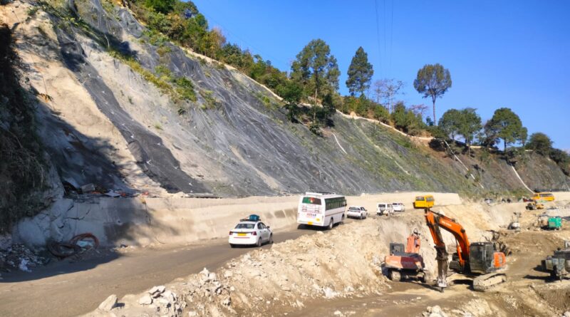 बद्रीनाथ यात्रा से पहले व्यवस्थाओं की पोल, कमेड़ा और नंदप्रयाग में जाम व बदहाल सड़कें बनीं बड़ी चुनौती
