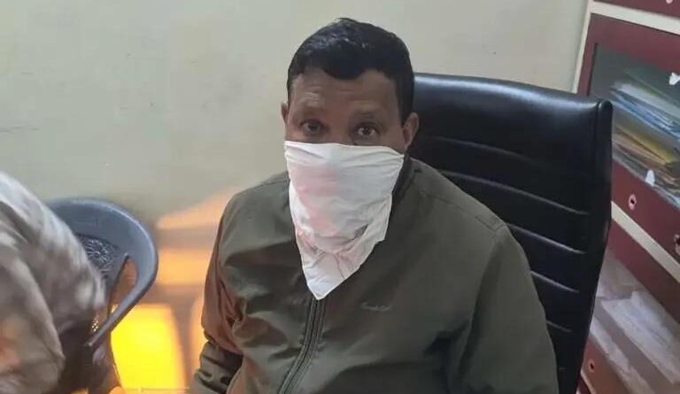 अल्मोड़ा के लमगड़ा ब्लॉक कार्यालय का लेखाकर 15 हजार की रिश्वत लेते गिरफ्तार