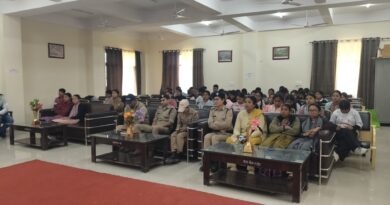थराली में छात्र-छात्राओं को दी गई महिला सुरक्षा ऐप्स की जानकारी