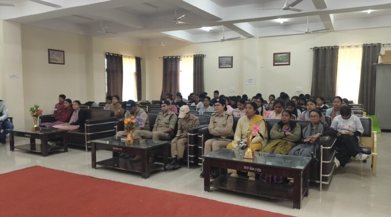 थराली में छात्र-छात्राओं को दी गई महिला सुरक्षा ऐप्स की जानकारी