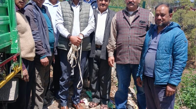 देवाल बाजार में सुलभ शौचालय निर्माण को लेकर स्थलीय निरीक्षण, व्यापारियों में खुशी