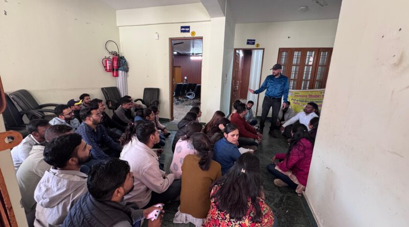 देवाल में अभियंताओं का धरना समाप्त, बीडीओ के खिलाफ की नारेबाजी