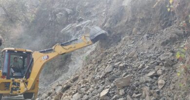 अवैध खनन में लगी जेसीबी और ट्रैक्टर सीज, ठेकेदार को एसडीएम की सख्त चेतावनी अवैध खनन में लगी जेसीबी और ट्रैक्टर सीज, ठेकेदार को एसडीएम की सख्त चेतावनी