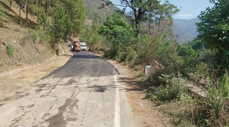 राजजात मार्ग पर हॉट मिक्स कार्य शुरू होते ही विवाद