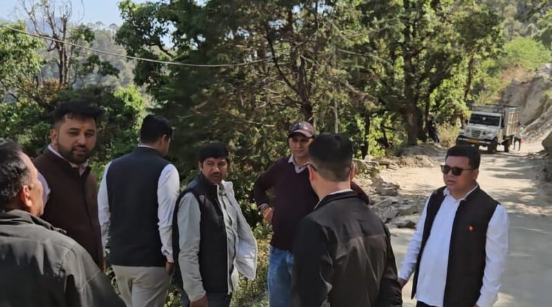 राजजात मार्ग पर हॉट मिक्स कार्यों का निरीक्षण, गुणवत्ता से समझौता न करने के निर्देश