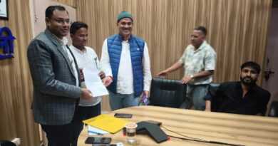 घरेलू व व्यवसायिक गैस की कमी को लेकर प्रतिनिधिमंडल ने डीएम से की मुलाकात