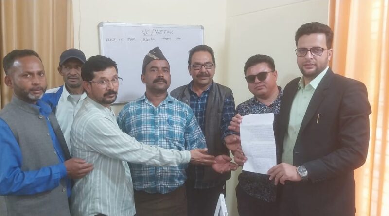 ट्रॉली निर्माण व मजदूरी भुगतान में देरी पर ग्रामीणों ने दी आंदोलन की चेतावनी