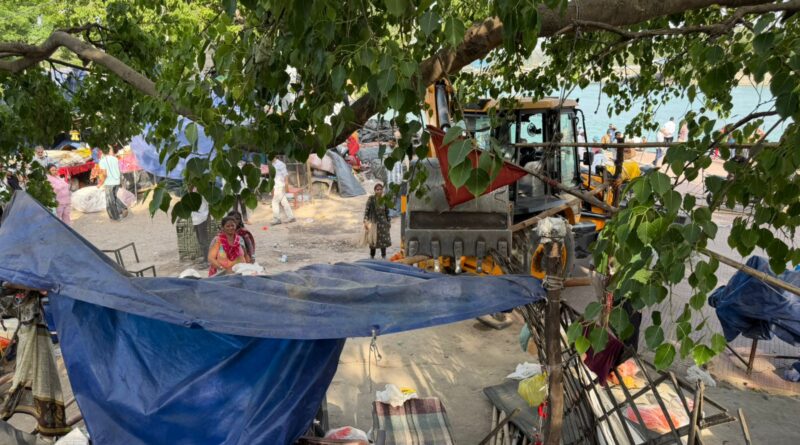 कुंभ और चारधाम यात्रा की तैयारियां तेज, पंतद्वीप क्षेत्र में अतिक्रमण हटाया