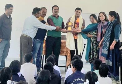 औचक निरीक्षण में शैक्षिक गुणवत्ता पर जोर, बीईओ ने छात्रों से किया संवाद