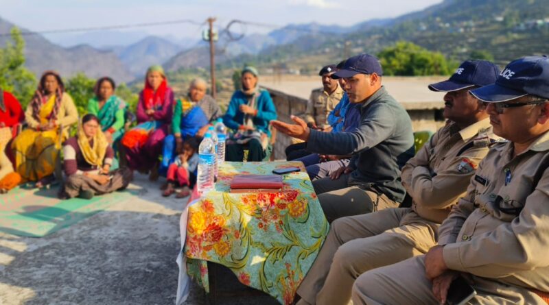 पोखरी पुलिस का जौरासी में जनजागरूकता अभियान, ग्रामीणों को दी गई अहम जानकारियां