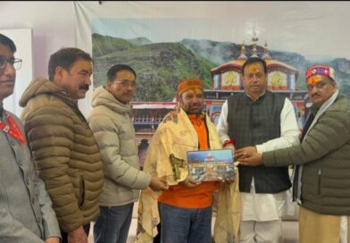 उद्योगपति महेंद्र शर्मा ने बदरीनाथ-केदारनाथ मंदिर समिति को ₹1.01 करोड़ का दान दिया