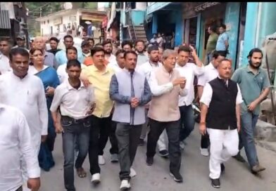 पूर्व मुख्यमंत्री हरीश रावत ने थराली व चेपड़ो के आपदा प्रभावित गांवों का किया दौरा, सरकार की आपदा नीति पर उठाए सवाल