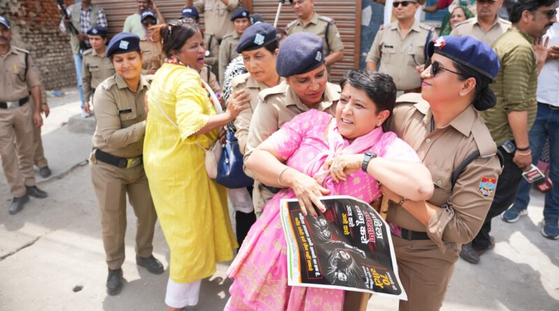 महिला आरक्षण की मांग पर महिला कांग्रेस का विधानसभा मार्च, कुछ कार्यकर्ता हिरासत में