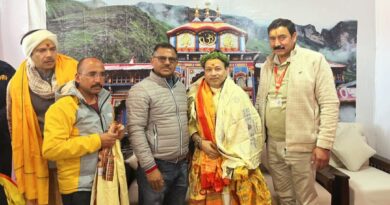 प्रसिद्ध सूफी गायक कैलाश खेर ने किए बदरीनाथ धाम के दर्शन