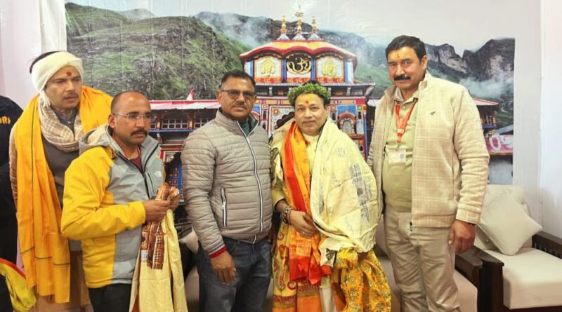 प्रसिद्ध सूफी गायक कैलाश खेर ने किए बदरीनाथ धाम के दर्शन