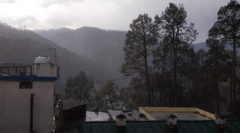 अचानक बदले मौसम से पिंडर घाटी में राहत, झमाझम बारिश से गर्मी टूटी