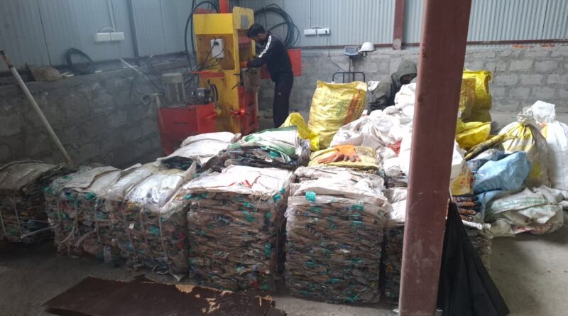 आस्था के बोझ तले दबता पर्यावरण: केदारनाथ में एक हफ्ते में 1 हजार किलो प्लास्टिक कचरा