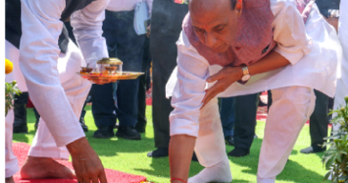  रक्षा मंत्री ने आर्मी हॉस्पिटल (रिसर्च एंड रेफरल) में नेत्र रोग, कैंसर रोग और जोड़ प्रतिस्थापन केंद्रों  में नए आधारभूत ढांचे की रखीआधारशिला