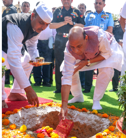  रक्षा मंत्री ने आर्मी हॉस्पिटल (रिसर्च एंड रेफरल) में नेत्र रोग, कैंसर रोग और जोड़ प्रतिस्थापन केंद्रों  में नए आधारभूत ढांचे की रखीआधारशिला