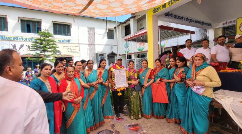 सेवानिवृत्ति पर आठ कर्मचारियों को भावभीनी विदाई