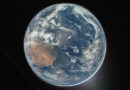 NASA के मून फ्लाईबाई से मिली पहली तस्वीरों में डूबती हुई पृथ्वी और ग्रहण दिखाई दे रहे हैं
