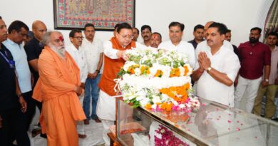 मुख्यमंत्री  धामी ने स्वर्गीय खंडूड़ी को अर्पित की भावभीनी श्रद्धांजलि