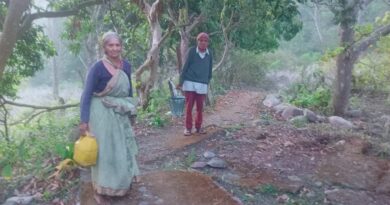 हर घर जल योजना दम तोड़ती दिखी, ग्रामीणों को अब भी ढोना पड़ रहा पानी