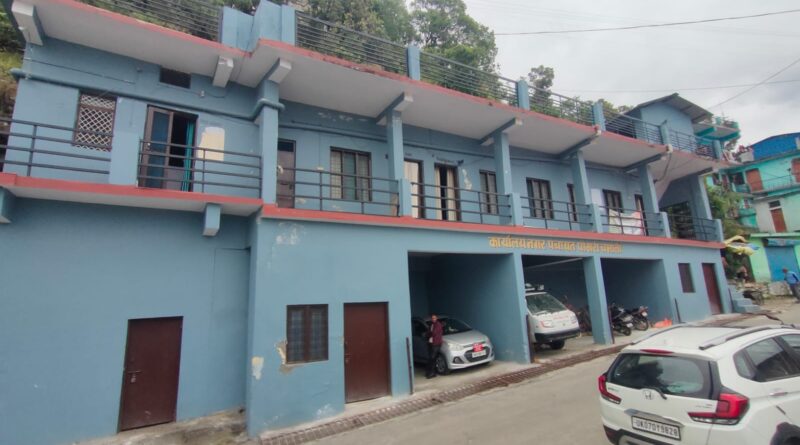 कर्मचारियों की कमी से जूझ रही नगर पंचायत पोखरी, विकास कार्य प्रभावित