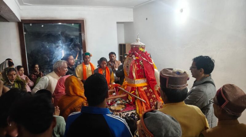 बाबा विश्वनाथ एवं माँ जगदीशिला की 27वीं डोली रथ यात्रा पहुंची गोपेश्वर
