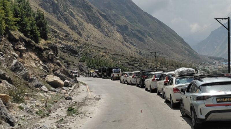 माणा में बना नया पार्किंग कॉरिडोर, जाम के झाम से मिली निजात
