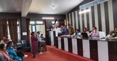 पोखरी ब्लॉक की त्रैमासिक बैठक में सड़कों से लेकर स्वास्थ्य सेवाओं तक गूंजे जनसरोकार