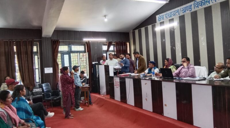 पोखरी ब्लॉक की त्रैमासिक बैठक में सड़कों से लेकर स्वास्थ्य सेवाओं तक गूंजे जनसरोकार