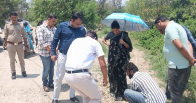 मेलाधिकारी ने कुम्भ मेला को लेकर चल रहे निर्माण कार्यों का किया निरीक्षण