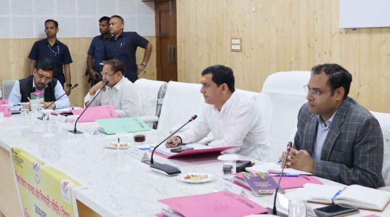 गढ़वाल सांसद बलूनी ने की केंद्र पोषित योजनाओं की समीक्षा