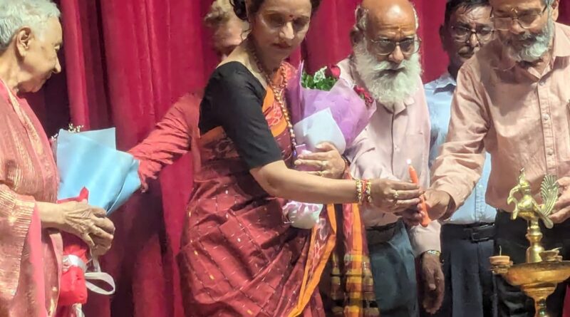 नाटक समीक्षा : अपनी ही जिंदगी से दुबारा मुलाक़ात (A Life lived was Revisited)