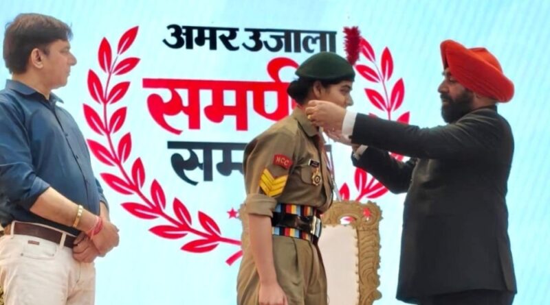 गुरुकुल चोटीपुरा की दो एनसीसी कैडेट्स श्रेया और काव्या राज्यपाल के हाथों सम्मानित गुरुकुल चोटीपुरा की दो एनसीसी कैडेट्स श्रेया और काव्या राज्यपाल के हाथों सम्मानित