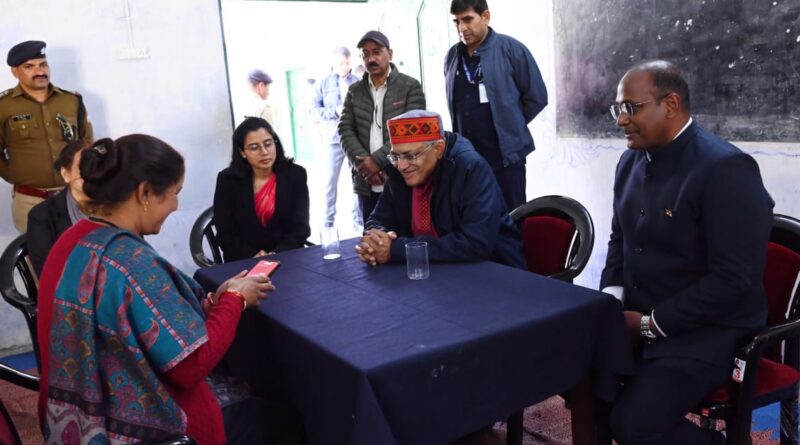 मुख्य चुनाव आयुक्त ने हर्षिल में बीएलओ मिंटो देवी के काम को सराहा, कहा— पूरे देश के लिए प्रेरणा।