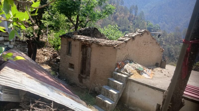 पोखरी में आंधी-तूफान से दो मकानों की टिन उड़ी, ग्रामीण क्षेत्रों में नुकसान पोखरी में आंधी-तूफान से दो मकानों की टिन उड़ी, ग्रामीण क्षेत्रों में नुकसान
