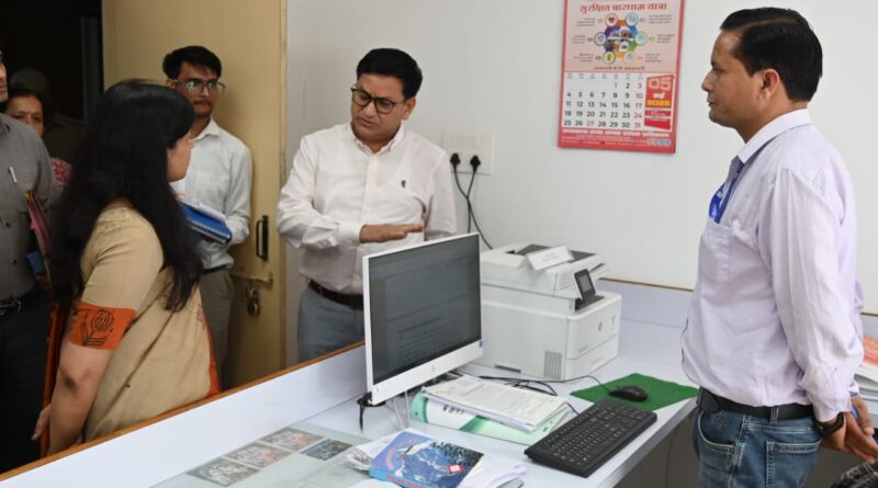 आयुक्त रंजना राजगुरु ने  टिहरी जिले में राजस्व कार्यकलापों की समीक्षा की