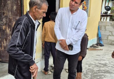 वनाग्नि में जान गंवाने वाली महिला के परिजनों से मिले मुकेश नेगी, सहायता का दिलाया भरोसा वनाग्नि में जान गंवाने वाली महिला के परिजनों से मिले मुकेश नेगी, सहायता का दिलाया भरोसा