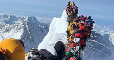 24 घंटे में एवरेस्ट पर रिकॉर्ड 274 आरोहण, तीन भारतीय भी शामिल