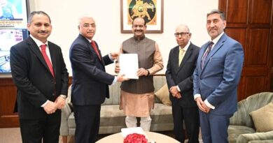 न्यायाधीश जांच समिति ने लोक सभा अध्यक्ष को अपनी रिपोर्ट सौंपी न्यायाधीश जांच समिति ने लोक सभा अध्यक्ष को अपनी रिपोर्ट सौंपी