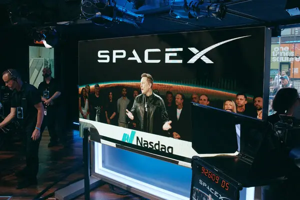 Elon Musk Becomes World’s First Trillionaire as SpaceX Starts Trading