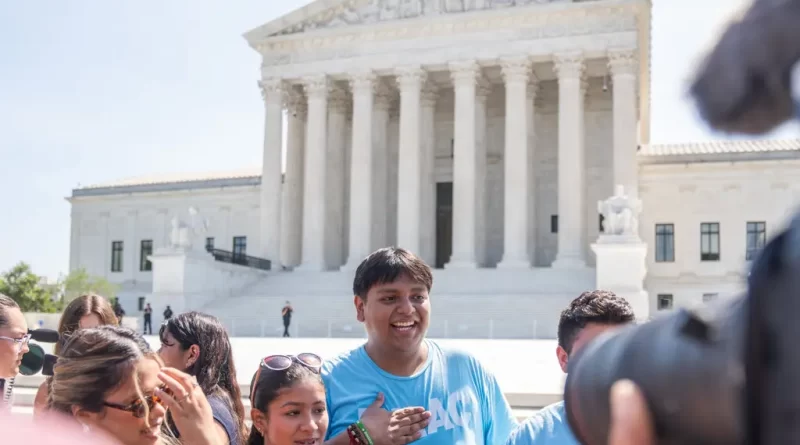 American Supreme Court Halts Trump Push to End Birthright Citizenship