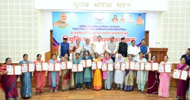 मुख्यमंत्री धामी ने समारोह में 276 युवाओं को दिए नियुक्ति पत्र