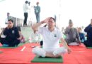 मुख्यमंत्री धामी ने बनबसा में किया सामूहिक योगाभ्यास, योग को दैनिक जीवन का हिस्सा बनाने का किया आह्वान